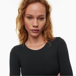 Aritzia Babaton contour crew crop